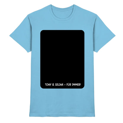 Light blue cotton t-shirt with black rectangular Grafik tonv selina für immer aus der statement-collection with rounded frame Cartoon effect