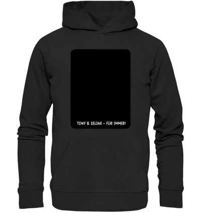 Schwarzer hoodie mit rechteckigem panel und weißem text ton y und selina für immer auf der rückseite