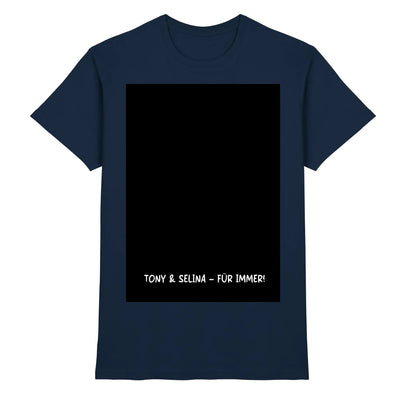 Marine blaue baumwoll t shirt mit schwarzem rechteckigem panel und weißem text tony & selina für immer am unteren rand