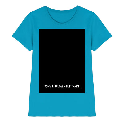 Eine türkisfarbene damen t shirt mit kurzen ärmeln und einem großen schwarzen rechteckigen rahmen aus der statement collection