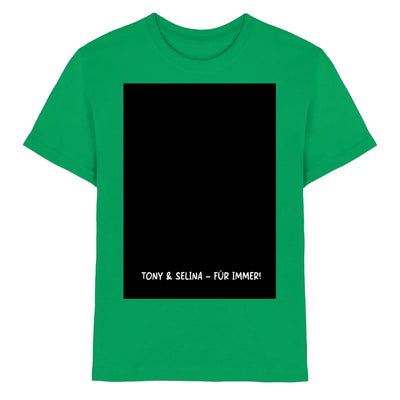 Leuchtendes grünes baumwoll-t-shirt mit großem schwarzem rahmen und weißem ton y selina für immer text unten