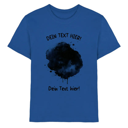 Blaues baumwoll t shirt mit schwarzem aquarell spritzer design und deutschem platzhaltertext aus der statement collection