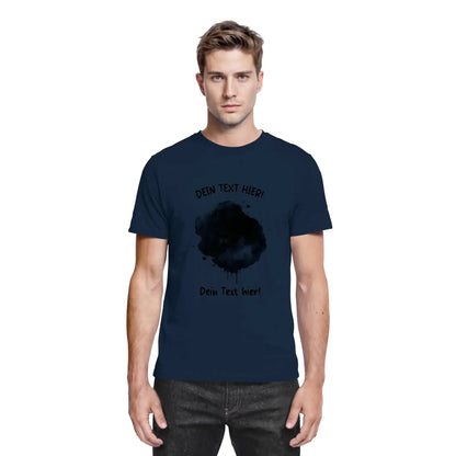 Marine blaue baumwoll t shirt mit schwarzem tintenfleck grafik und platzhaltertext auf deutsch