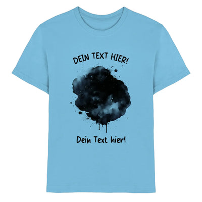 Hellblaues baumwollshirt mit schwarzem aquarell tintenspritzer und tropfeffekt aus der statement collection mit platzhaltertext