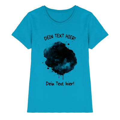 Ein türkisfarbenes damen t shirt mit schwarzem wasserfarben splatter effekt aus der statement collection mit wunschtext