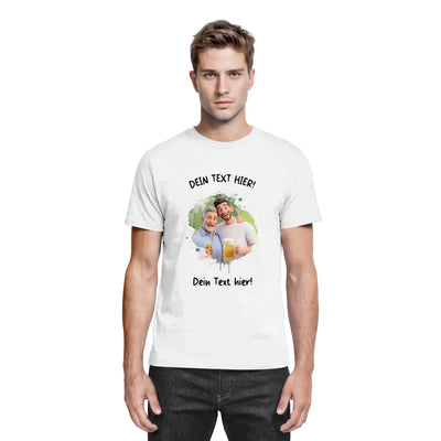 Weißes baumwoll t shirt mit buntem cartoon von zwei männern mit bierkrügen und wunschtext aus statement collection