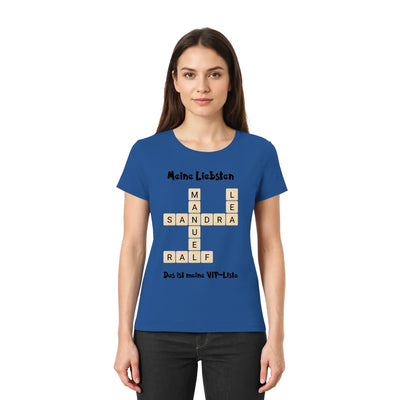 Blaues baumwoll t shirt mit kreuzwort motiv und wunschtext meine liebsten das ist meine vip liste in beigen buchstaben