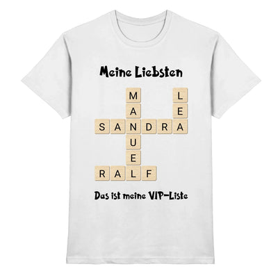 Weiße baumwoll-t-shirt mit kreuzwort-design aus holzbuchstaben meine liebsten und das ist meine vip-liste