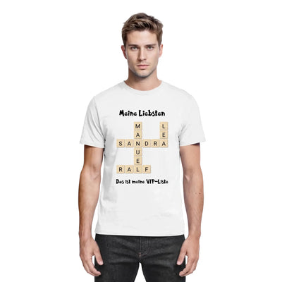 Weiße baumwoll-t-shirt mit kreuzworträtsel-design aus beigen buchstaben-fliesen mit den worten meine liebsten und das ist meine vip-liste