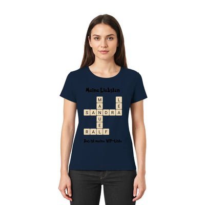 Marine blaue kurzarm t shirt mit kreuzwort motiv mehrere artikel beige buchstaben kachel mit wunschtext sandra und ralf