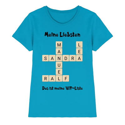 Leuchtendes türkisfarbenes damen t shirt mit kreuzwort motiv und beige buchstaben tiles mit wunschtext sandra