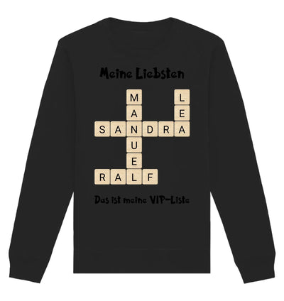 Schwarzes langarmshirt mit kreuzwortmotiv aus cremefarbenen buchstabenfliesen auf der rückseite