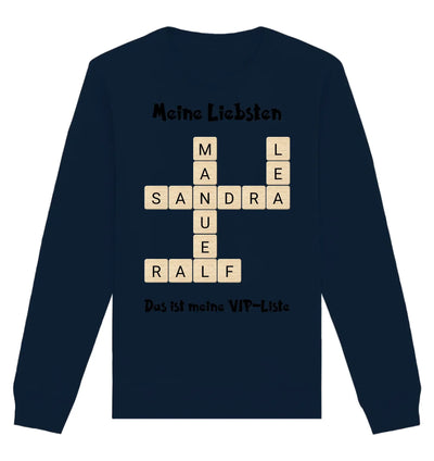Dunkelblaues langarmshirt mit kreuzwort-design und creamfarbenen buchstabenkacheln meine liebsten vip-list