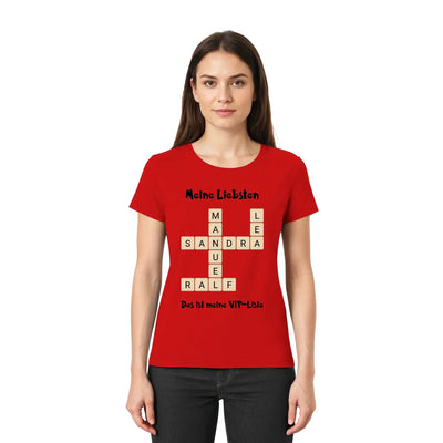 Rotes damen-t-shirt mit kurzen ärmeln und kreuzwort-design mit den namen sandra und ralf inklusive deutscher texte