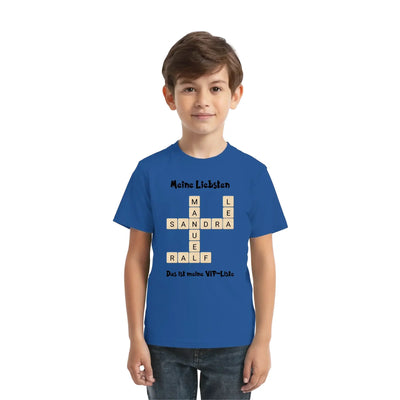 Blaues baumwoll-t-shirt mit kreuzwort-motiv und den worten meine liebsten sowie das ist meine vip-liste in schwarz