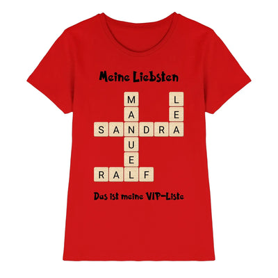 Rote damen t shirt mit kreuzworträtsel motiv aus beigen buchstaben kachel aus der statement collection