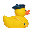Gelbe quietsche-ente mit marineblauer baskenmütze und pinsel als künstler und maler badeente