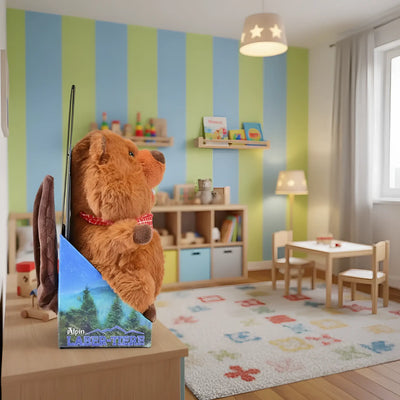 Ein plüsch brauner beaver mit rotem kariertem schal und wackelndem schwanz in blauer alpin lager-tiere box