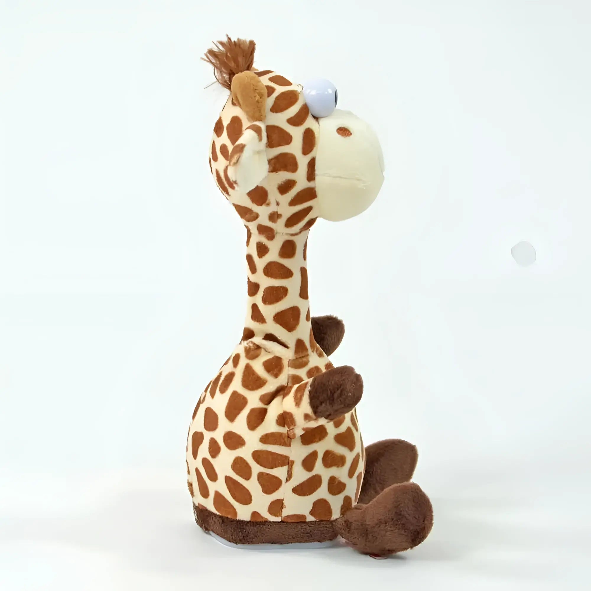 Ein laber-giraffe fleckchen plüschtier mit cremefarbener saftigem stoff und großen blauen augen für drehspaß