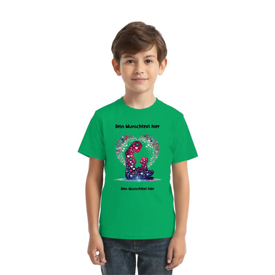Grünes kurzarmshirt mit buntem herzmotiv aus punkten und funkelnden figuren von lache liebe lebe beste mama kollektion