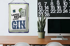 Weißes rechteckiges blechschild mit blauem rahmen und text lange rede kurzer gin plus gin glas illustration