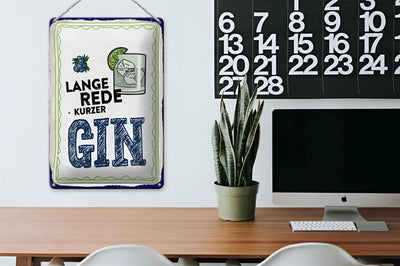 Weißes rechteckiges blechschild mit blauem rahmen und text lange rede kurzer gin plus gin glas illustration