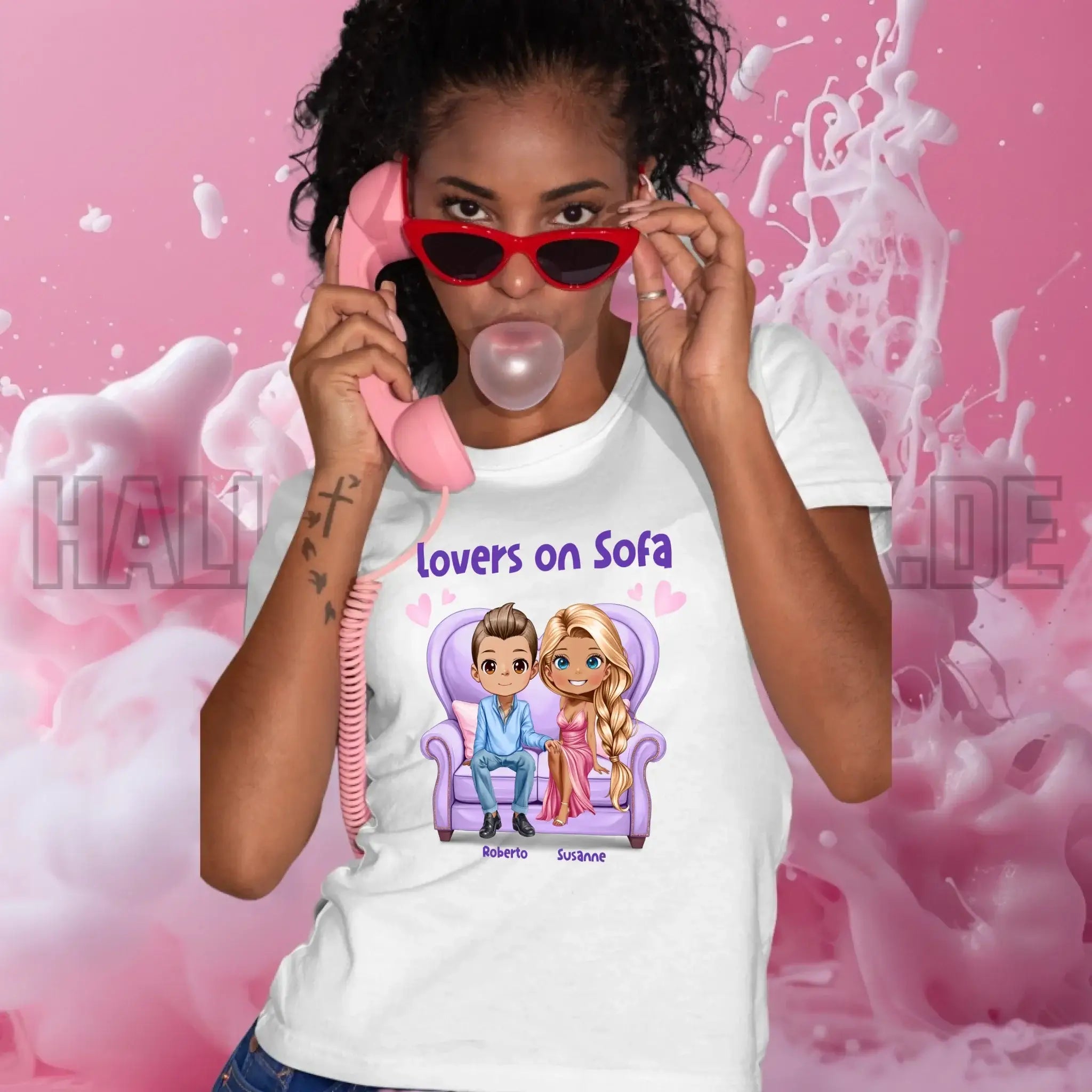 LOVERS ON SOFA diverse Paare • mit Wunschtext • Damen T-Shirt • Bio • personalisiert