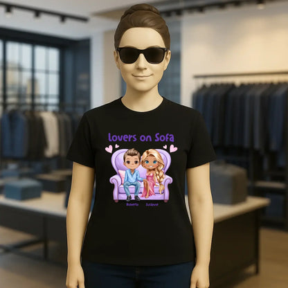 LOVERS ON SOFA diverse Paare • mit Wunschtext • Damen T-Shirt • Bio • personalisiert
