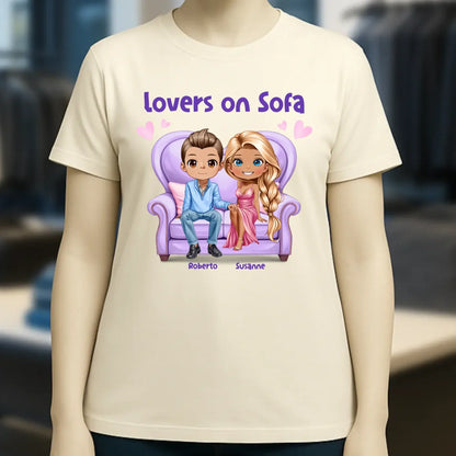 LOVERS ON SOFA diverse Paare • mit Wunschtext • Damen T-Shirt • Bio • personalisiert