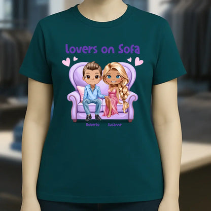 LOVERS ON SOFA diverse Paare • mit Wunschtext • Damen T-Shirt • Bio • personalisiert