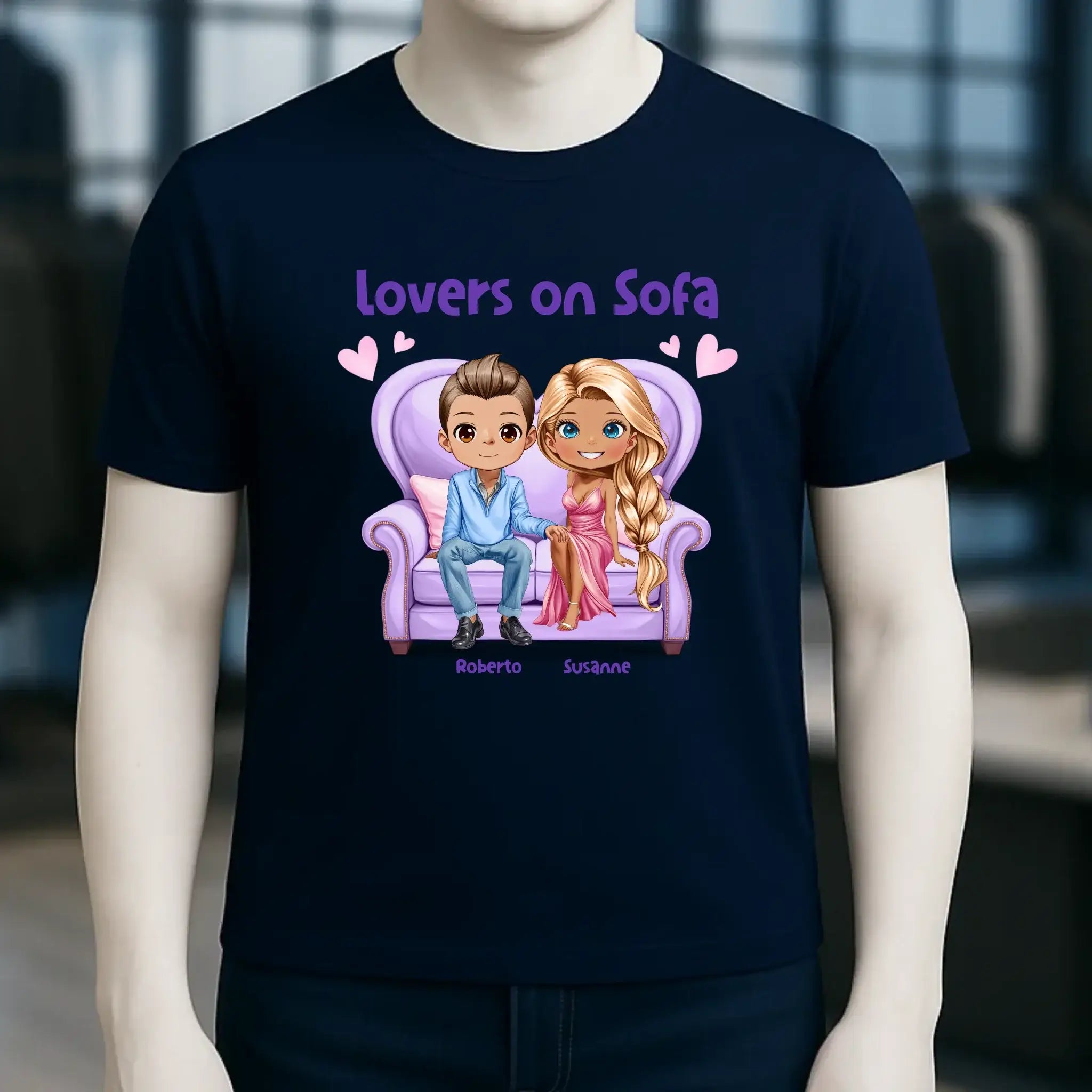 LOVERS ON SOFA diverse Paare • mit Wunschtext • Unisex T-Shirt für Damen & Herren • Bio • personalisiert