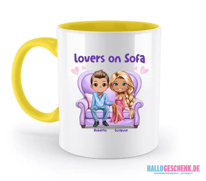 LOVERS ON SOFA (diverse Paare) • mit Wunschtext • zweifarbige Tasse • Exklusivdesign • personalisiert - zweifarbige