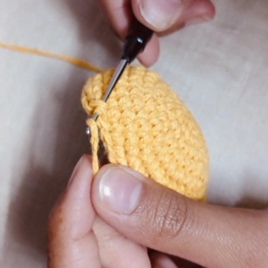 Luna - Leena gelbe Entenrassel – Kuscheltier – Bio - Baumwolle – handgehäkelt in Nepal von HalloGeschenk.de