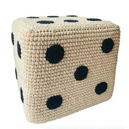 Luna-Leena Pouffe-Würfel für Kinder – cremefarbene und schwarze Punkte – Baumwolle – handgehäkelt in Nepal