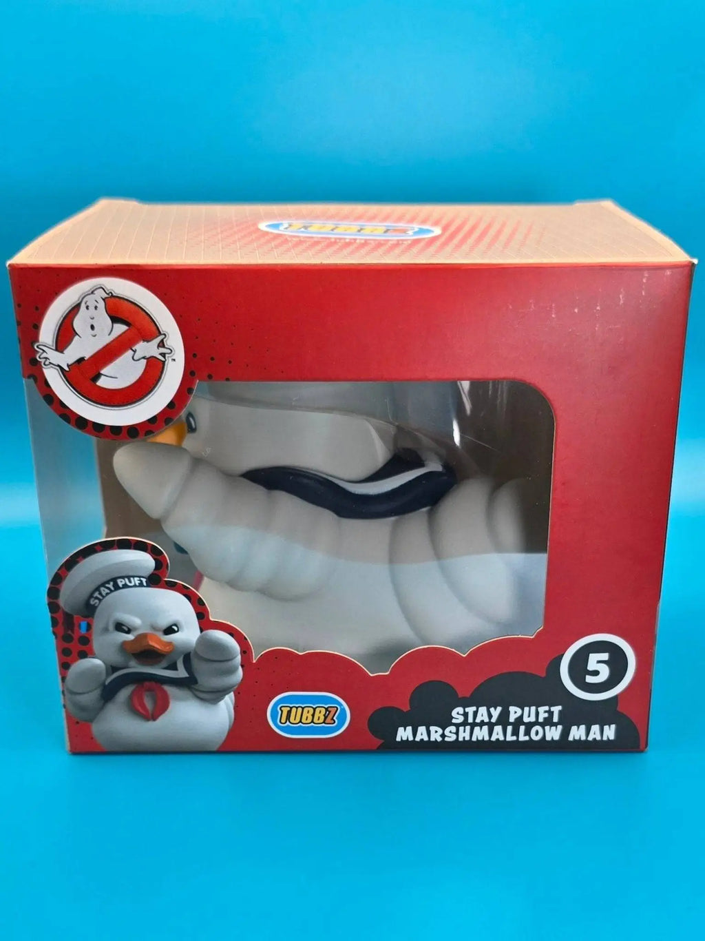 Weißer und schwarzer stay puft marshmallow man pvc figur im roten tubbz sammlerente offiziellen ghostbusters lizenzprodukt