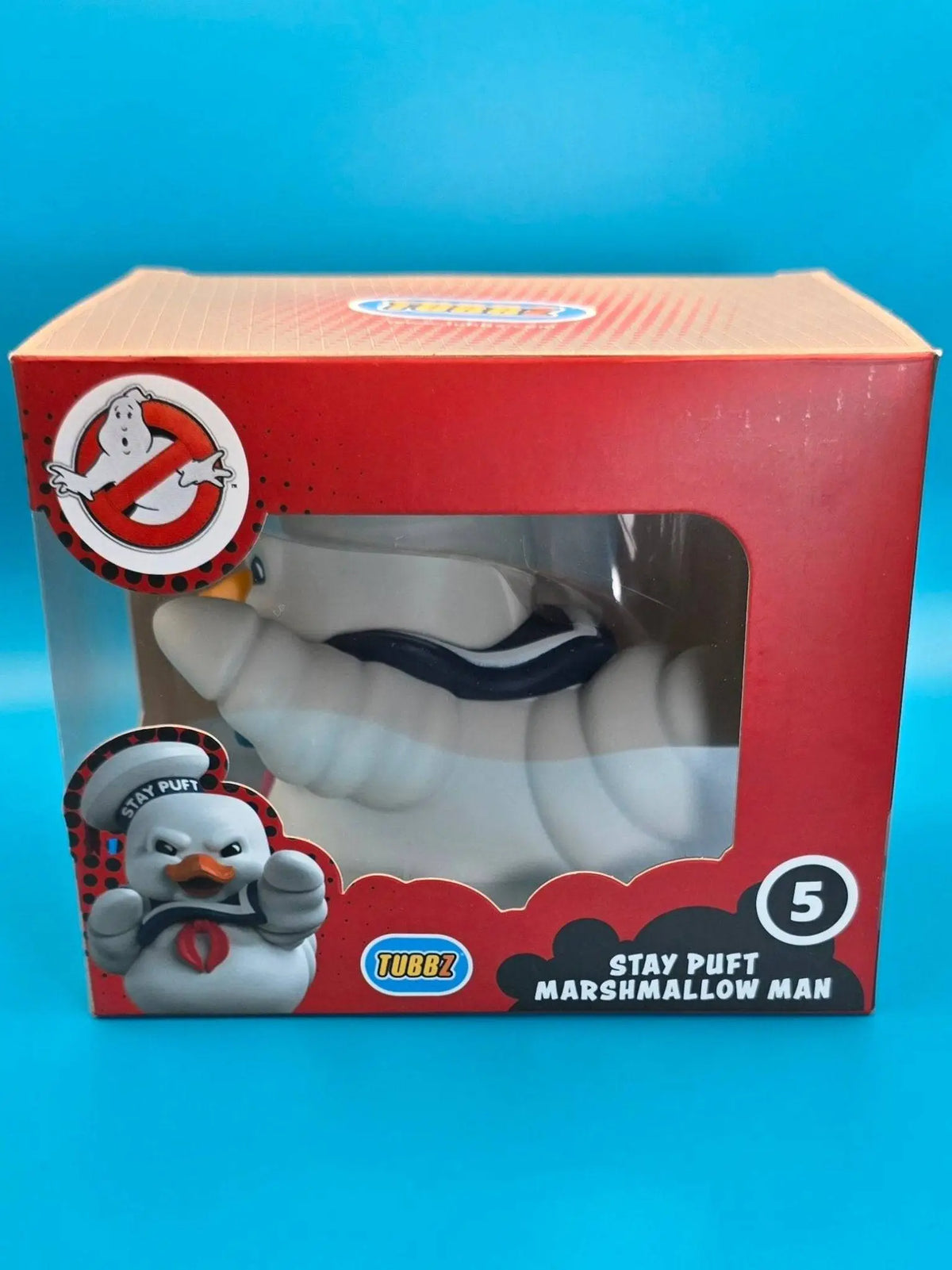 Weißer und schwarzer stay puft marshmallow man pvc figur im roten tubbz sammlerente offiziellen ghostbusters lizenzprodukt