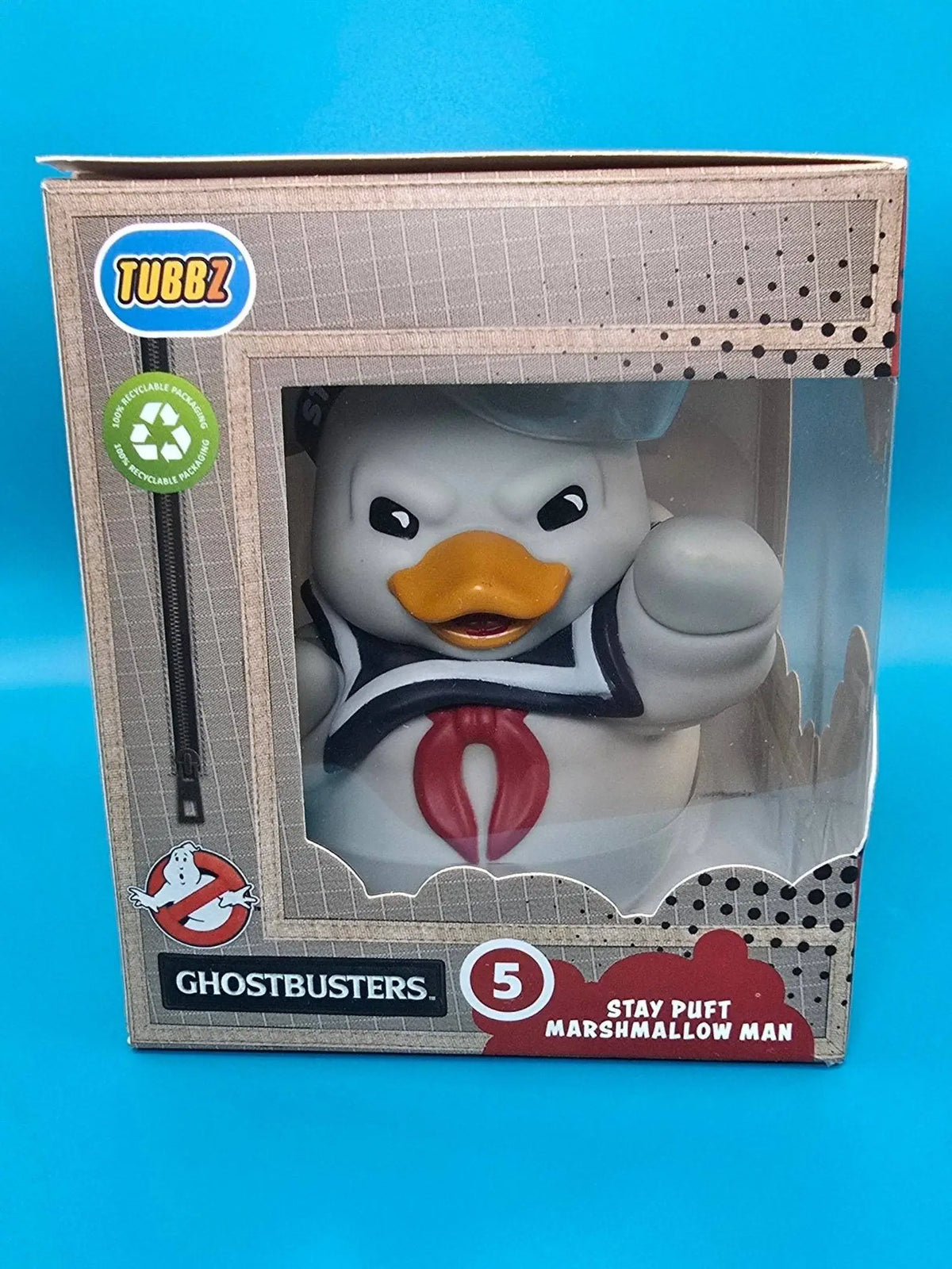 Weiße gummiente als stay puft marshmallow man von ghostbusters mit gelbem schnabel roter krawatte pvc sammlerente