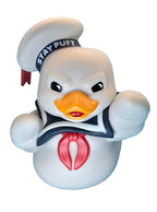 Weiße pvc sammlerente im marshmallow man stay puft design mit schwarzem weißem matrosenhut und rotem herz emblem