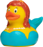 Eine gelbe badeente mit roten haaren und blauem meerjungfrauenschwanz für spaß im bad