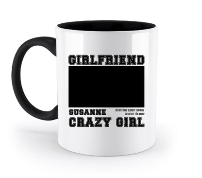 Weißer keramikbecher mit schwarzem griff und innenseite mit dem text girlfriend und platz für personalisierung