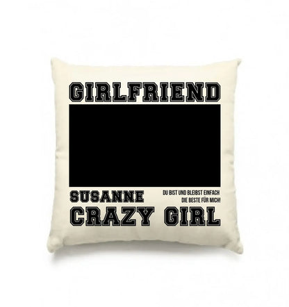 Creamfarbiges quadratisches kissen mit schwarzem text und zentralem freiem rahmen zum fotoeinsetzen personalisiert