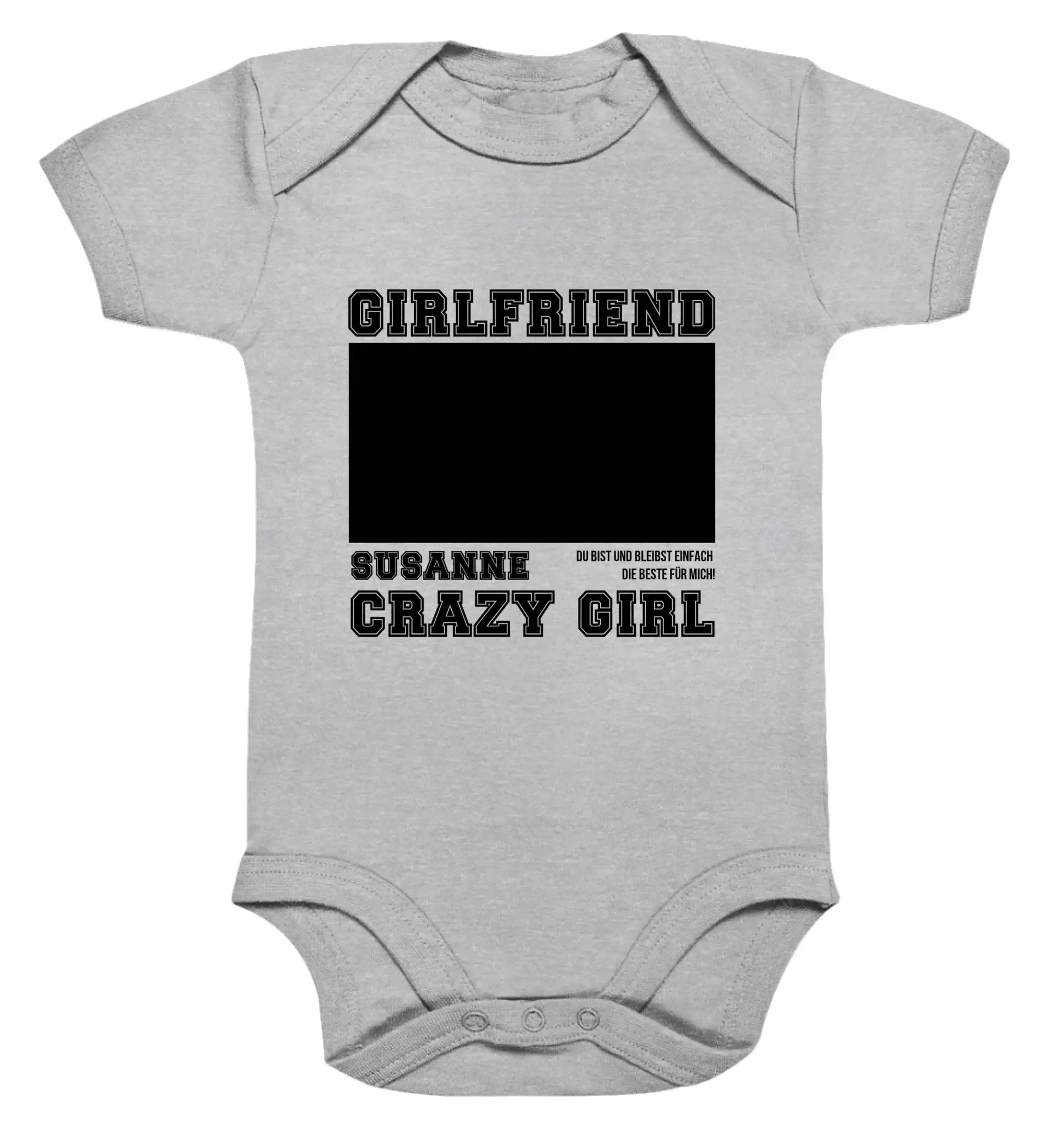 Lightgrauer baby-strampler aus Baumwolle mit schwarzem statement-text und leerem feld zum personalisieren