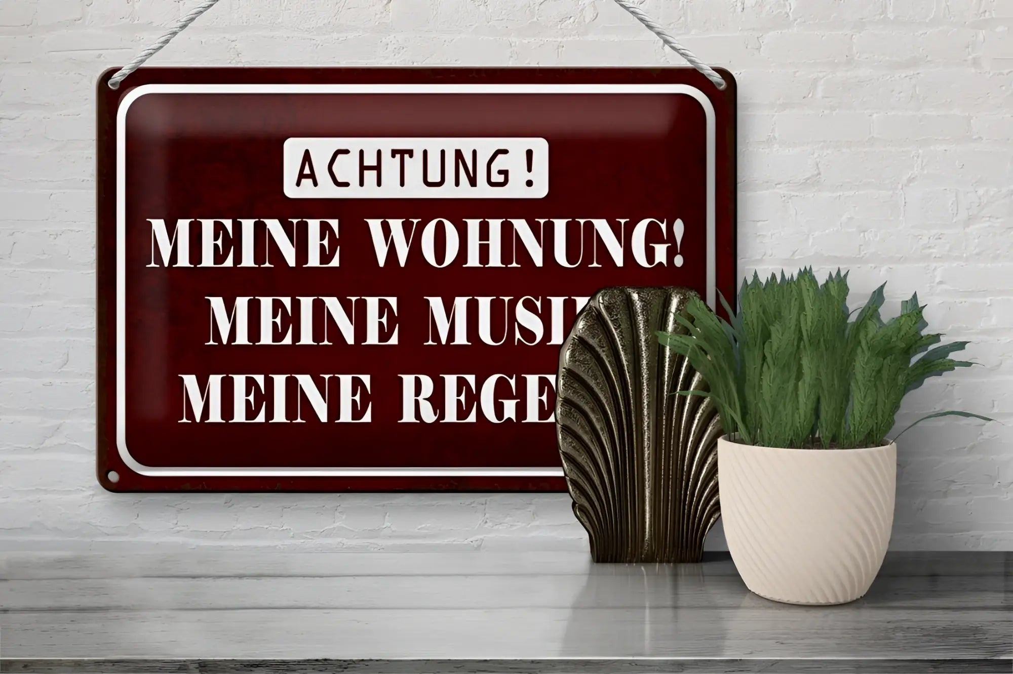 Maroon rechteckiges blechschild 20x30cm mit weißer schrift achtung meine wohnung meine musik meine regen