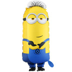 Gelber aufblasbarer minion luftballon mit blauer latzhose schwarzen handschuhen schuhen weißen stacheligen haaren und runden brillen