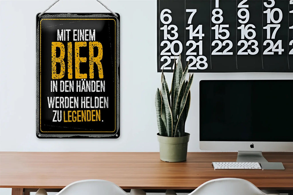 Schwarzes blechschild 20x30cm mit gelbem und weißem text mit einem bier in den händen werden helden zu legenden