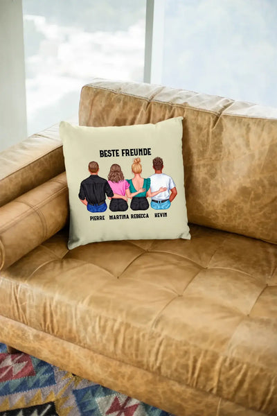 Creamfarbiges kissen mit personalisierter illustration von vier freunden namens und beste freunde schriftzug