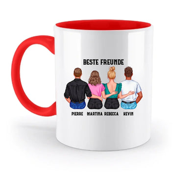 Weiße keramikmug mit rotem griff und innen, personalisierte illustration von vier freunden mit namensschriftzug beste freunde auf der rückseite