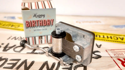 Spieluhr happy birthday to you vintage silber musikdose mit transparentem gehäuse und sichtbaren getrieben