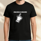 Black cotton t-shirt mit pixeligem weiß grauem mauszeiger und personalisiertem text at wunschname von gildan 64000