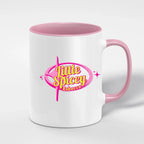 Weiße keramiktasse mit pinkem griff und innenfarbe, personalisierter namenslogo little spicey in gelb und pink